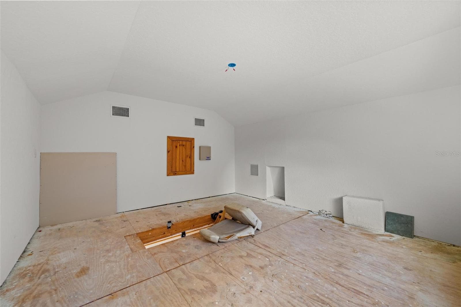 541 BLANCHE AVENUE — photo 27 of 58