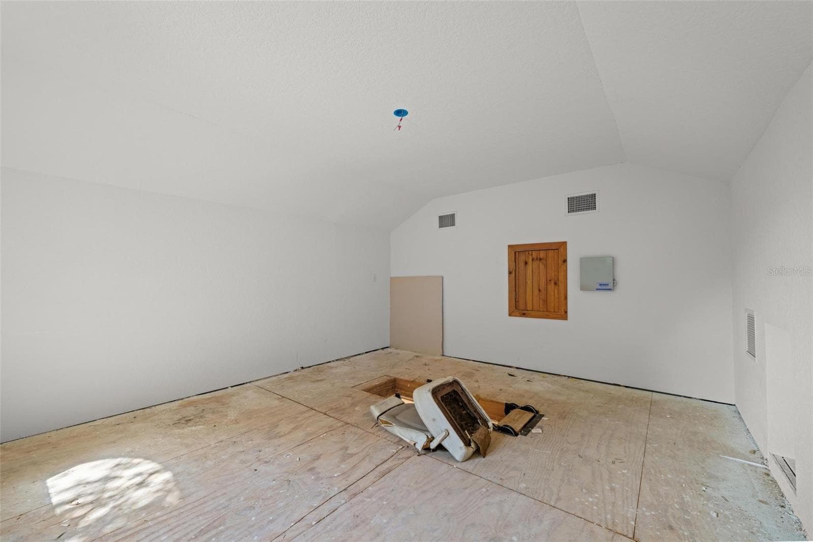 541 BLANCHE AVENUE — photo 25 of 58