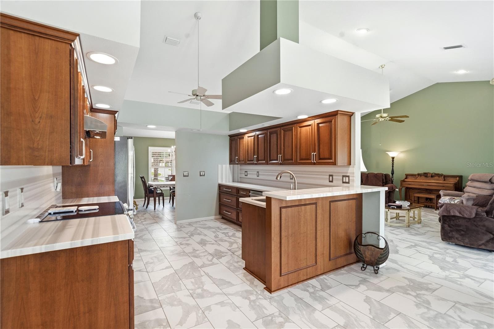 9276 ASHLEY DRIVE — photo 10 of 63