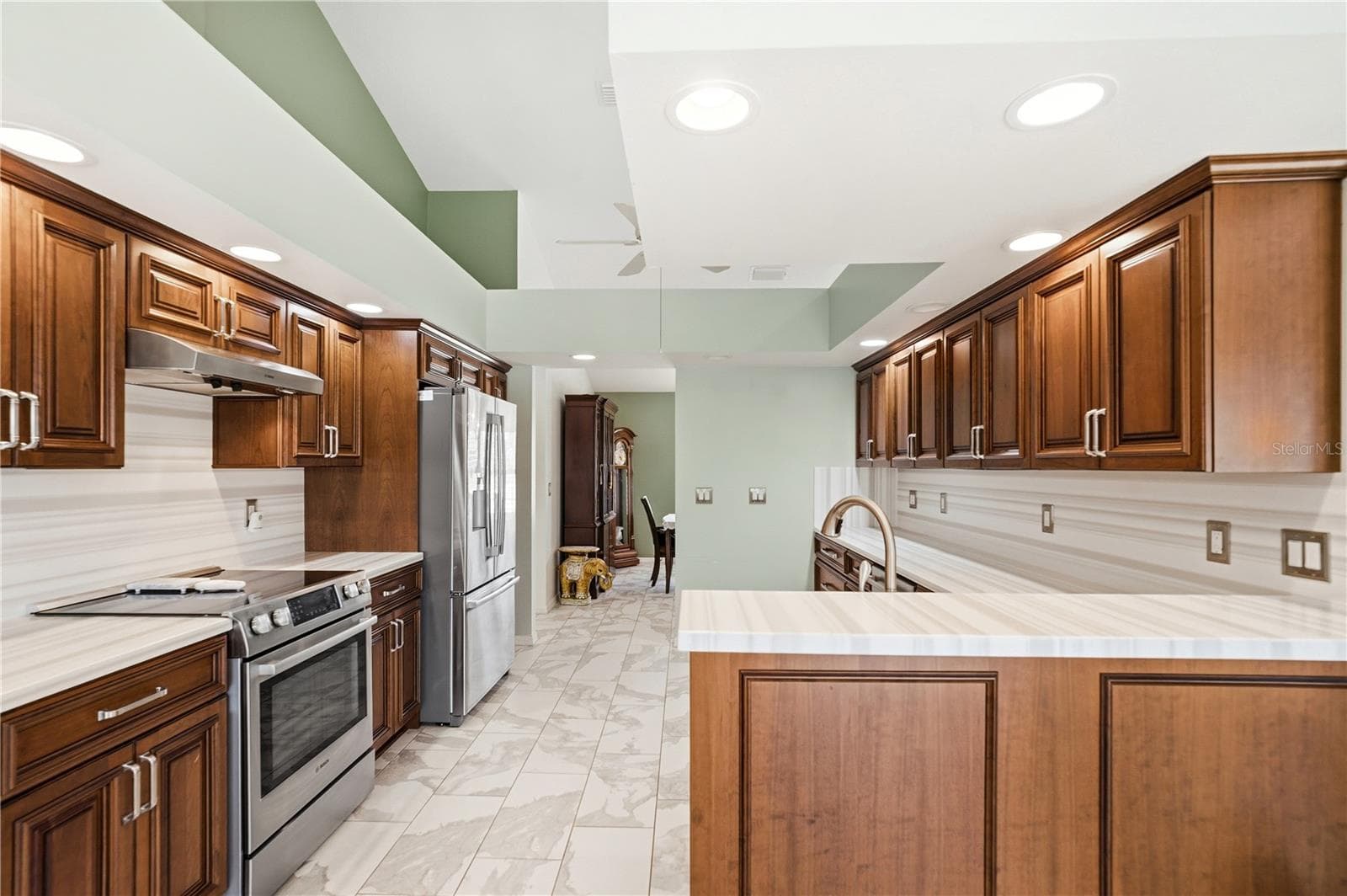 9276 ASHLEY DRIVE — photo 9 of 63