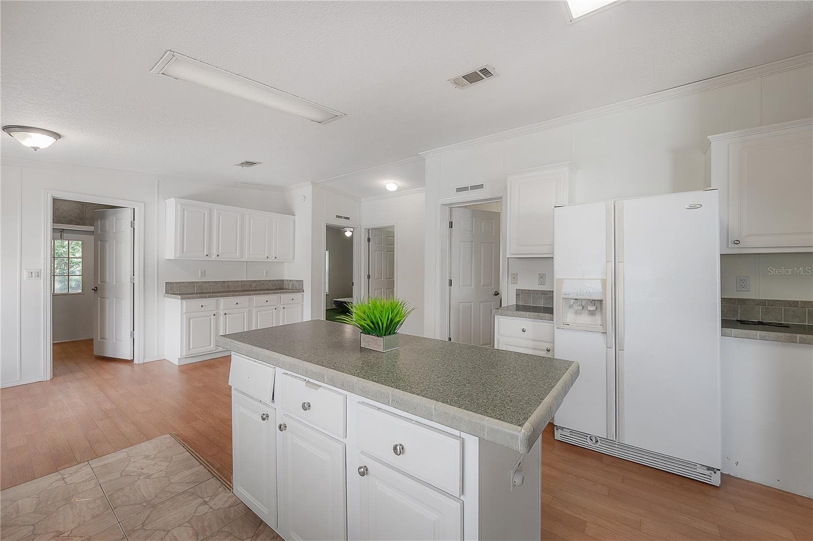 16048 BROOKRIDGE BOULEVARD — photo 13 of 41