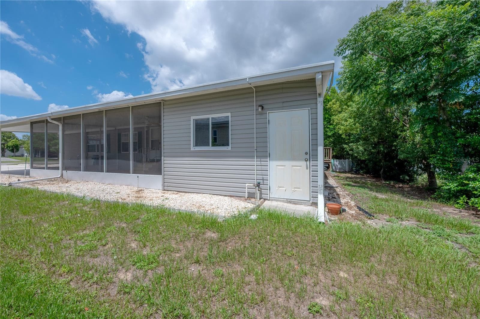 16048 BROOKRIDGE BOULEVARD — photo 32 of 41