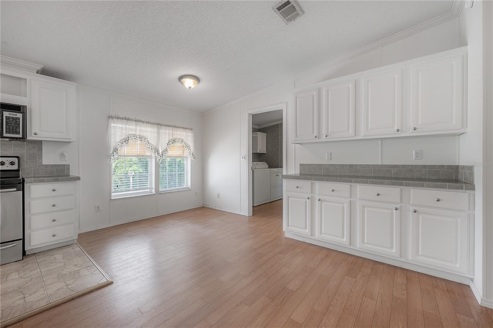 16048 BROOKRIDGE BOULEVARD — photo 17 of 41