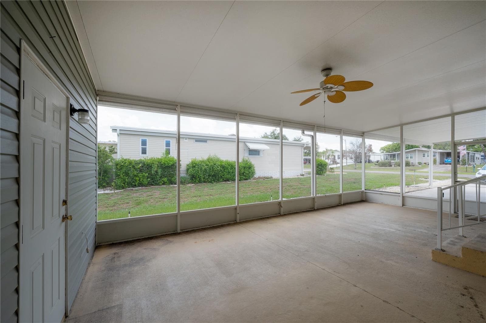 16048 BROOKRIDGE BOULEVARD — photo 5 of 41