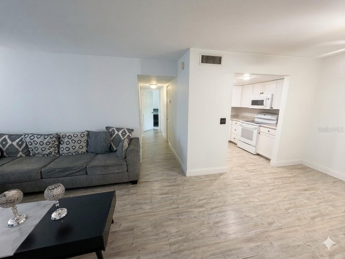 924 LAKE DESTINY ROAD — photo 6 of 12