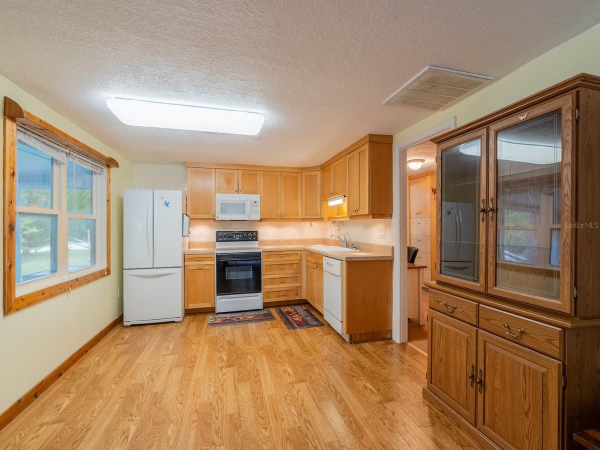 15265 COUNTRY CLUB BOULEVARD — photo 10 of 42