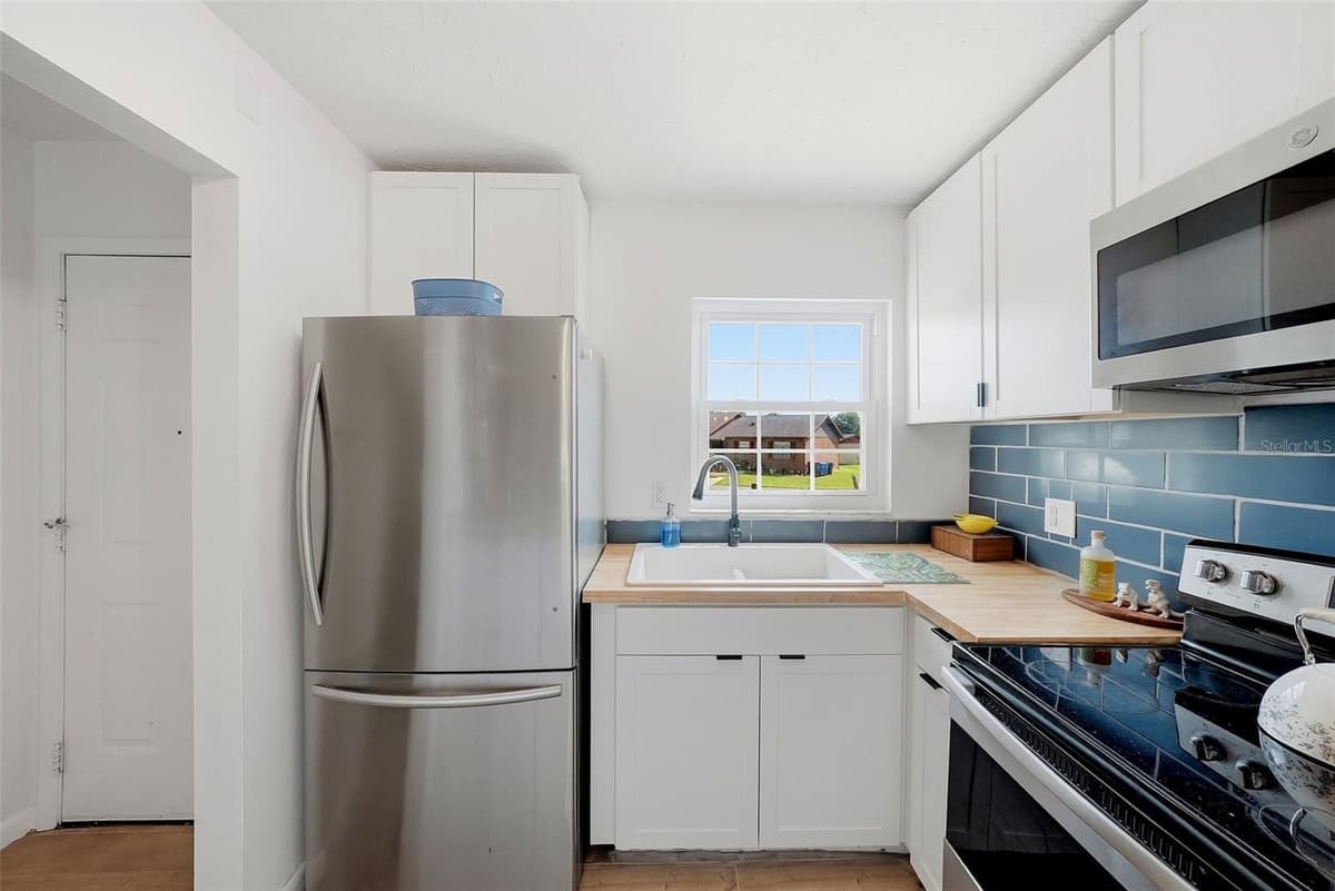 10310 BLUE FIELD CT — photo 5 of 27