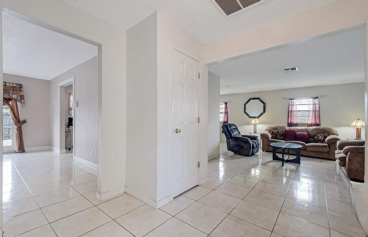 2370 VALLEY AVENUE — photo 4 of 22
