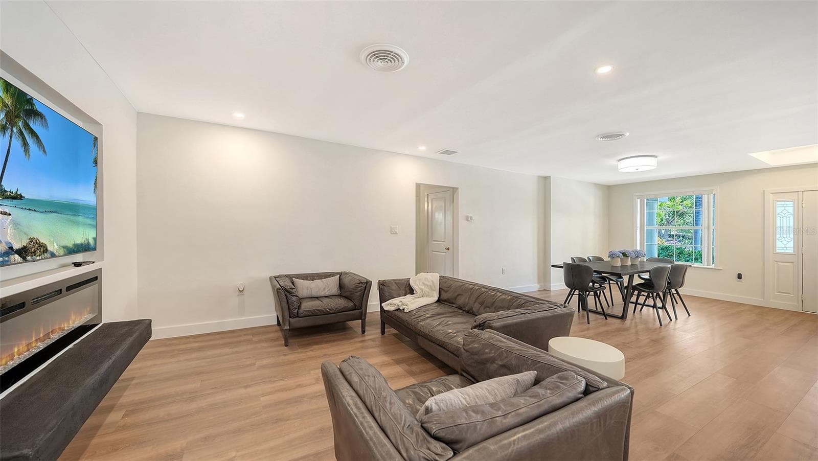 2465 FOSTER LANE — photo 8 of 49