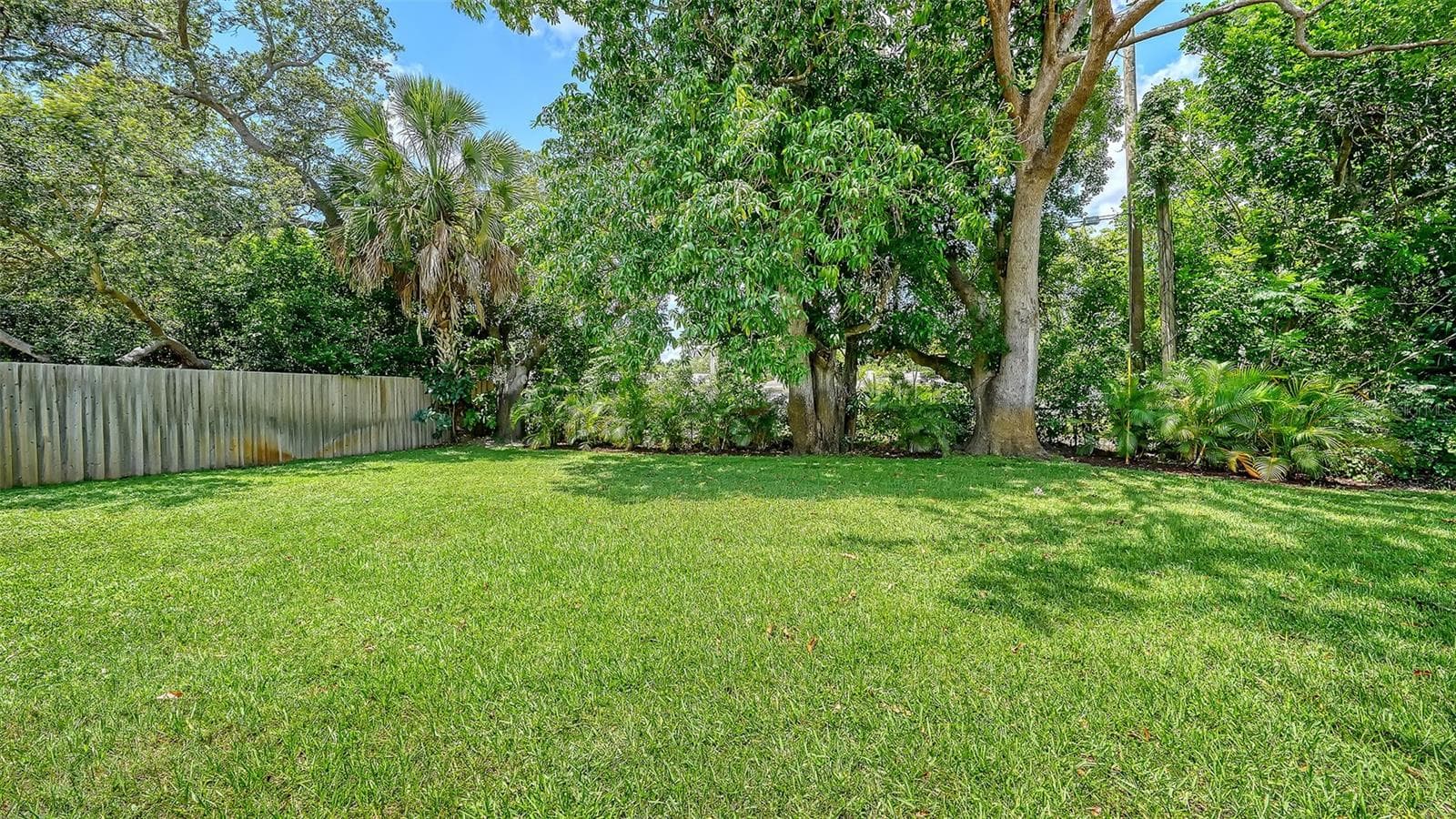 2465 FOSTER LANE — photo 40 of 49