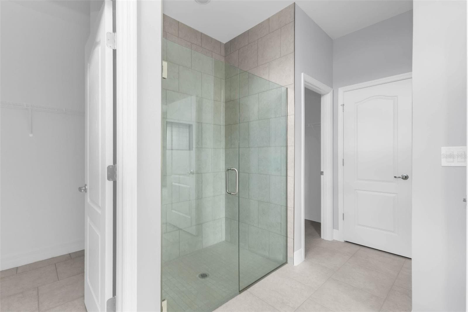 429 LOVELAND BOULEVARD — photo 11 of 27
