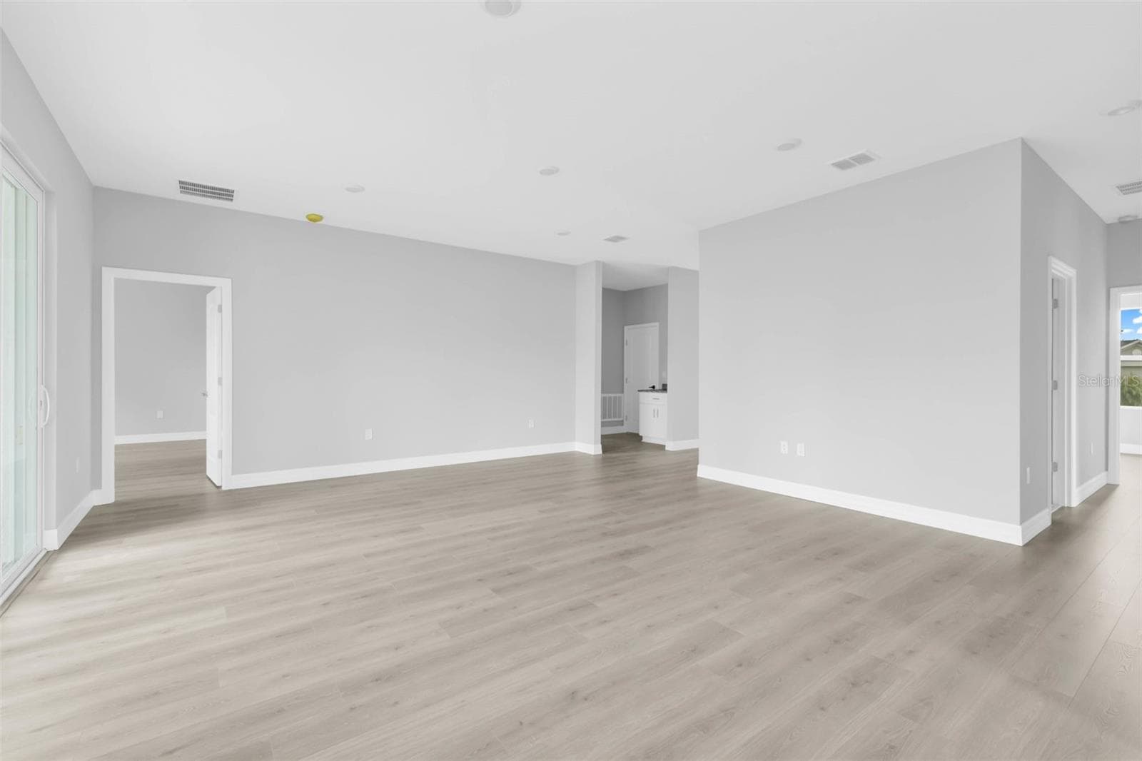 429 LOVELAND BOULEVARD — photo 3 of 27