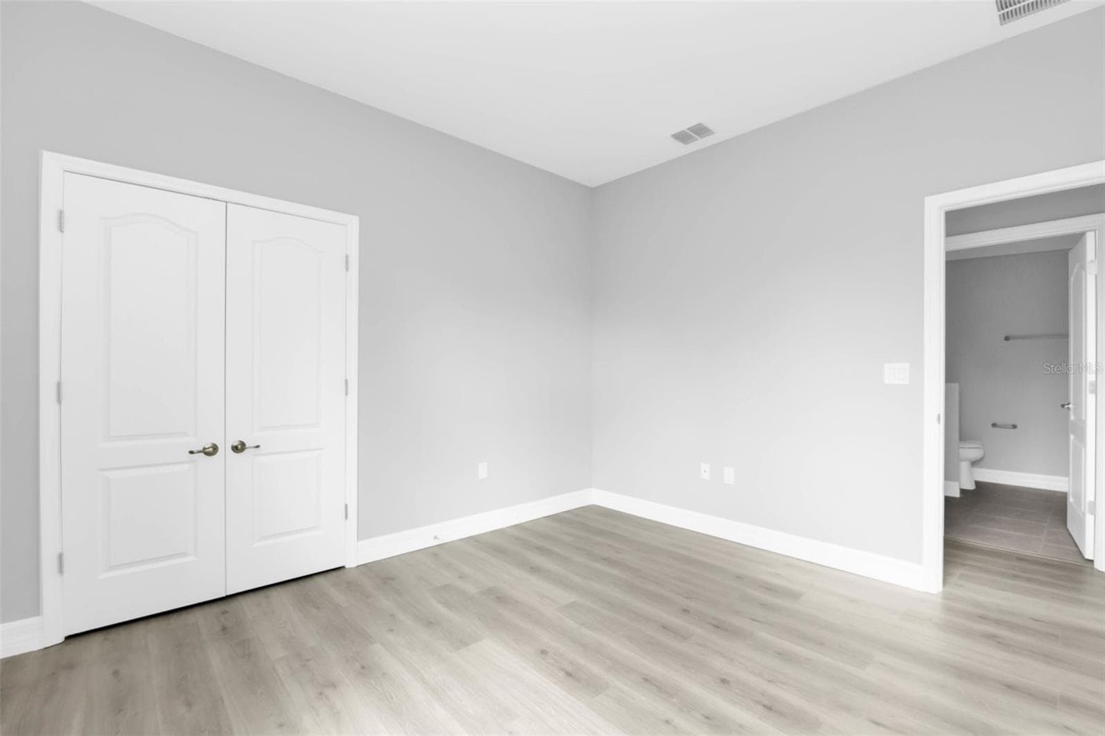 429 LOVELAND BOULEVARD — photo 23 of 27
