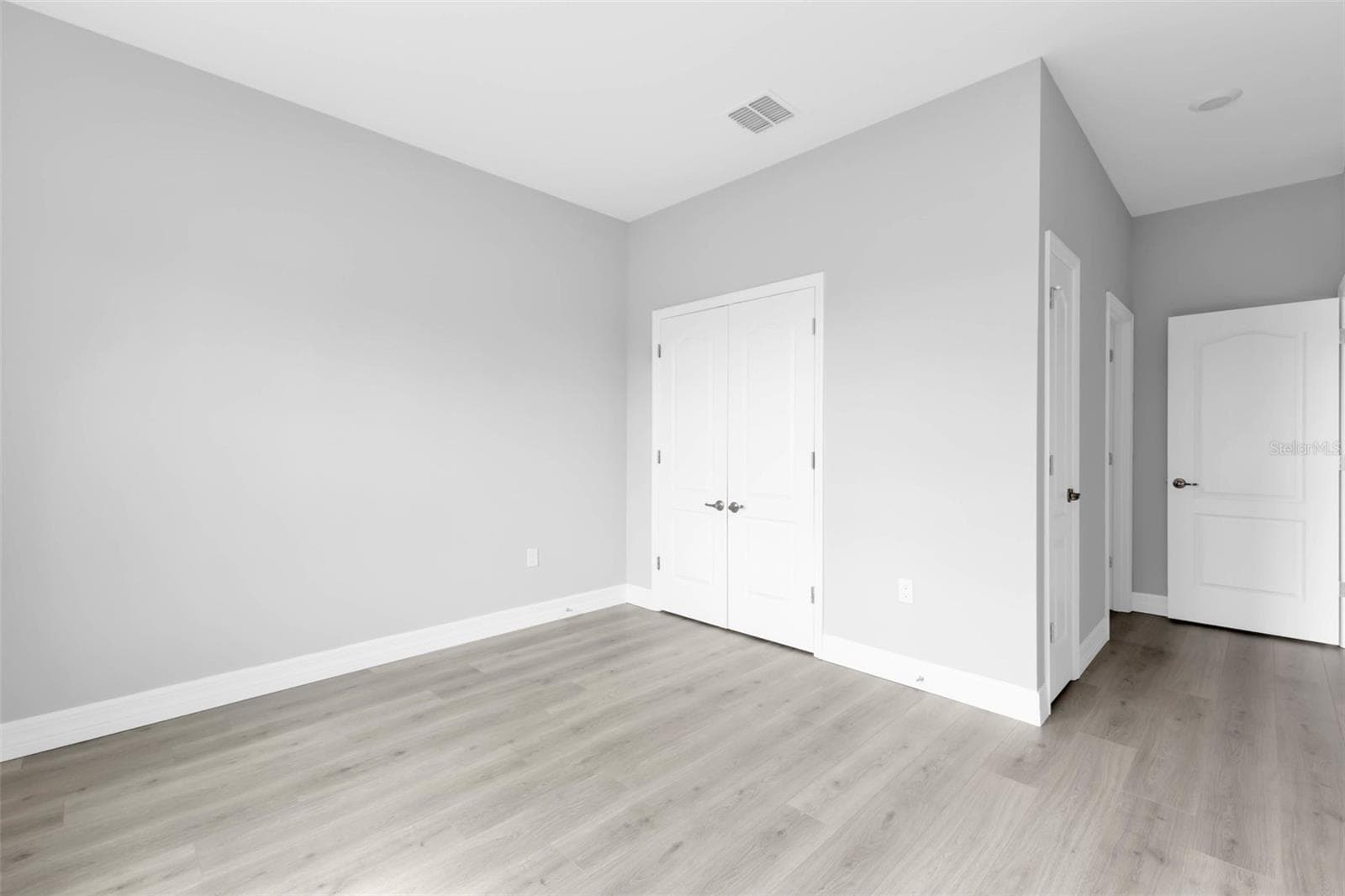 429 LOVELAND BOULEVARD — photo 17 of 27