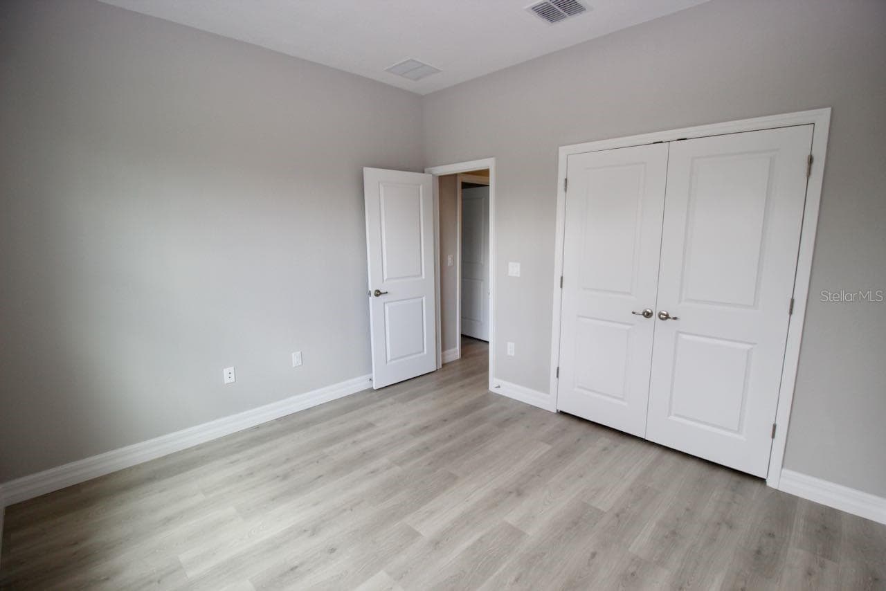 429 LOVELAND BOULEVARD — photo 14 of 27