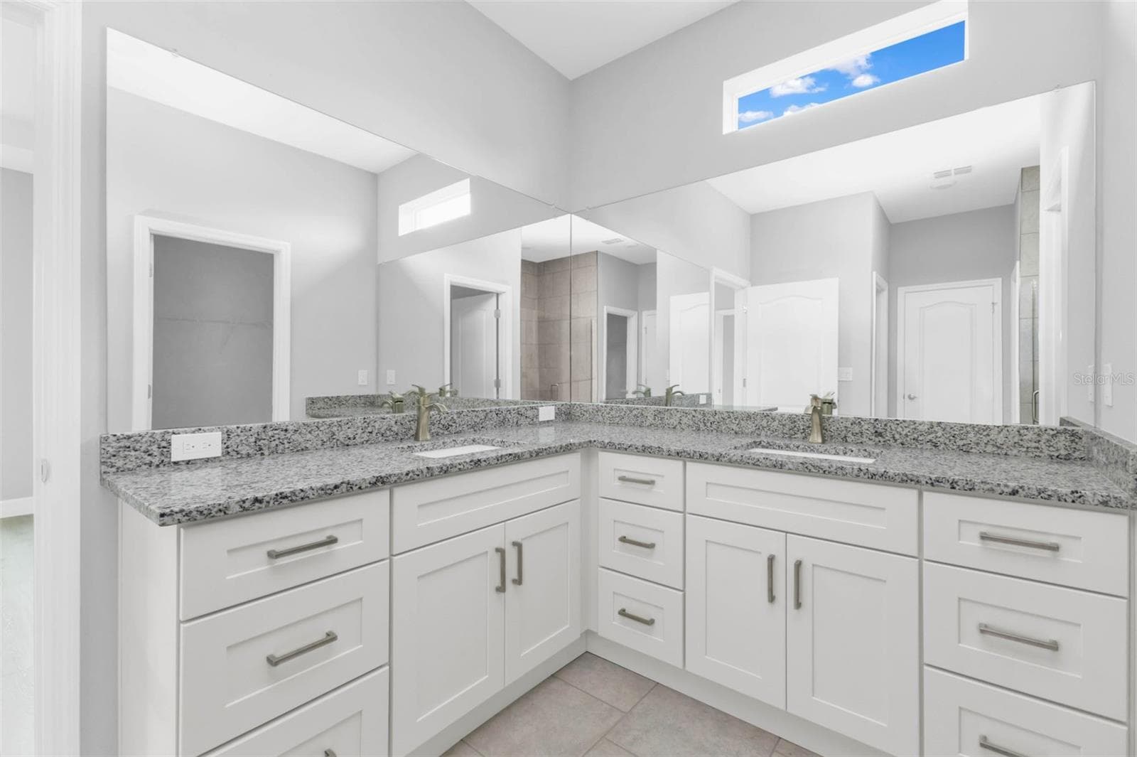 429 LOVELAND BOULEVARD — photo 10 of 27