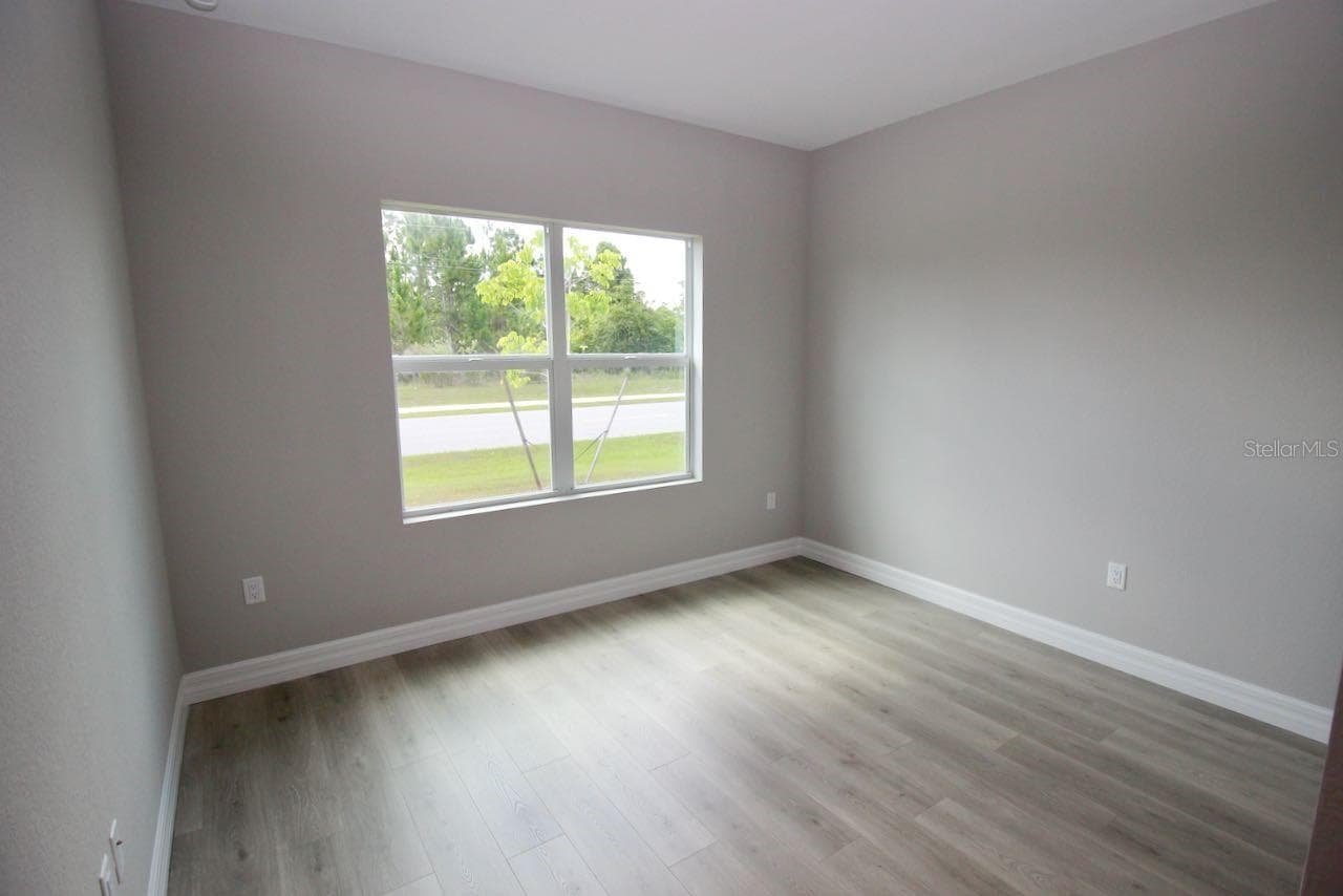 429 LOVELAND BOULEVARD — photo 16 of 27