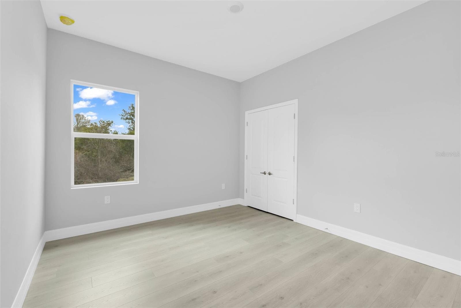 429 LOVELAND BOULEVARD — photo 22 of 27