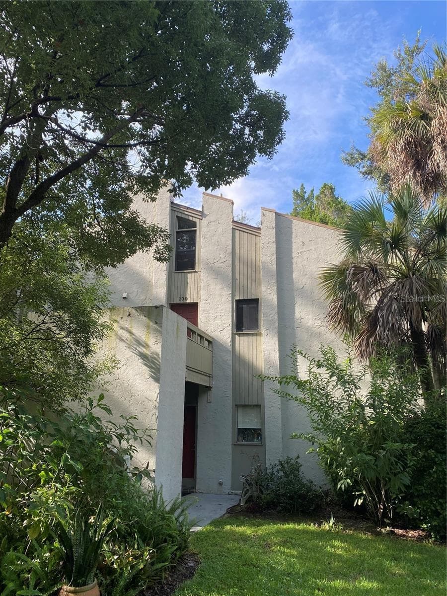 200 FAIRWAY DRIVE — photo 1 of 66