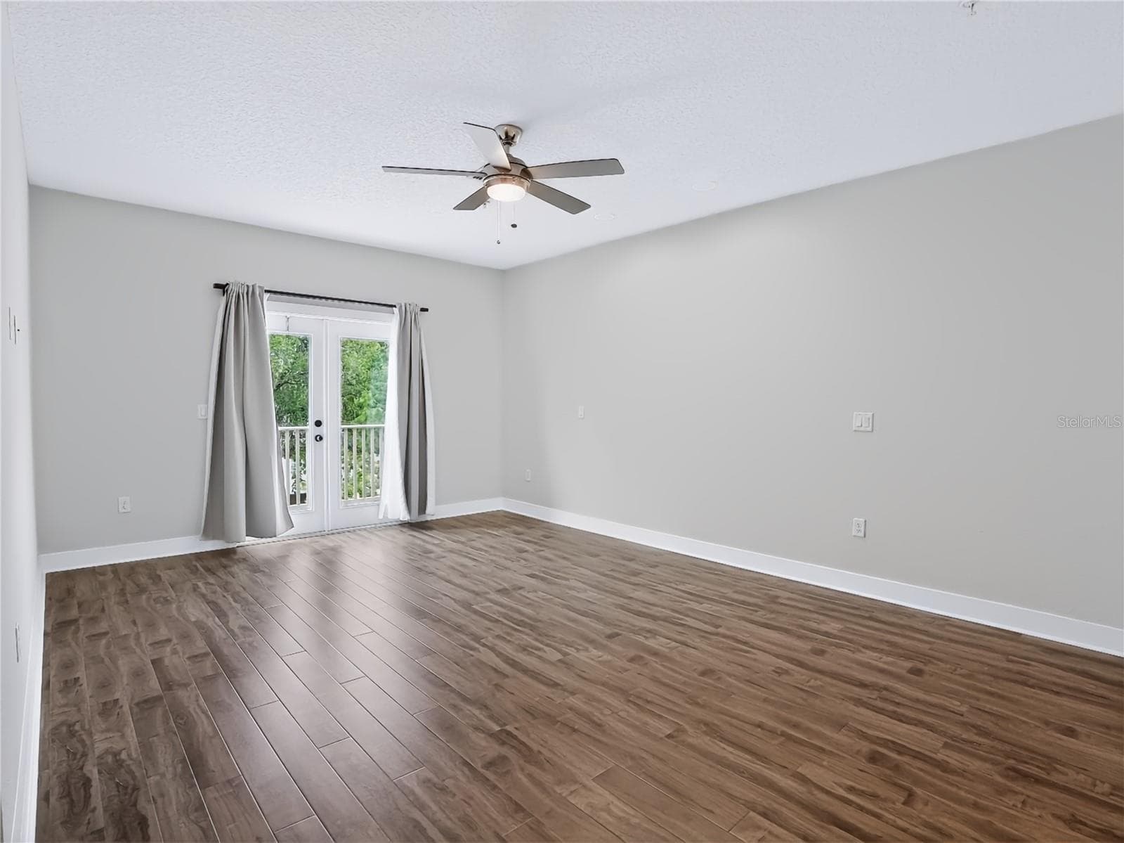 2233 KALEY AVENUE — photo 12 of 28