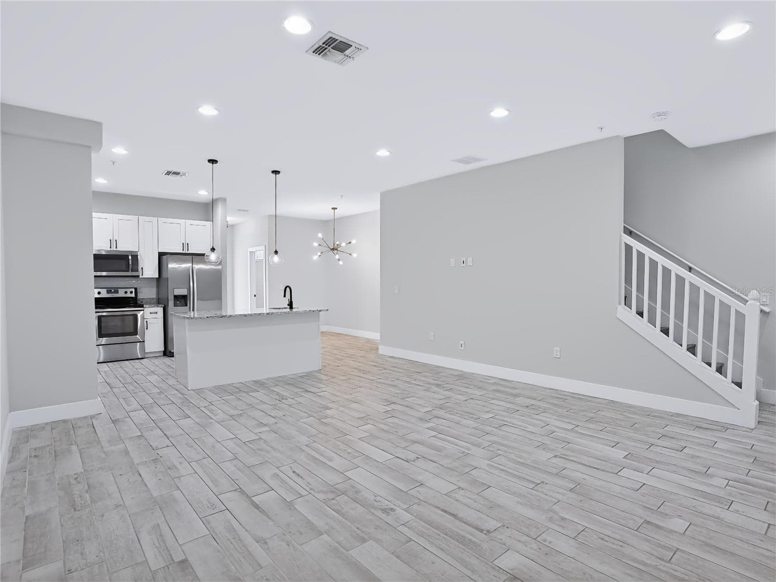 2233 KALEY AVENUE — photo 5 of 28