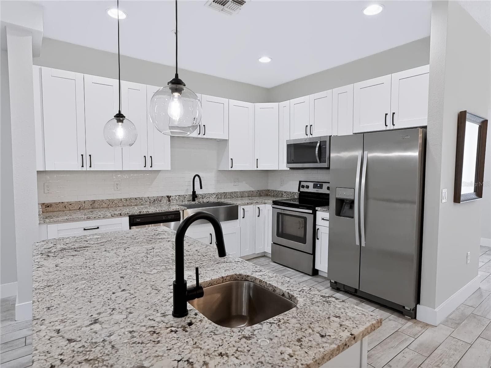 2233 KALEY AVENUE — photo 4 of 28