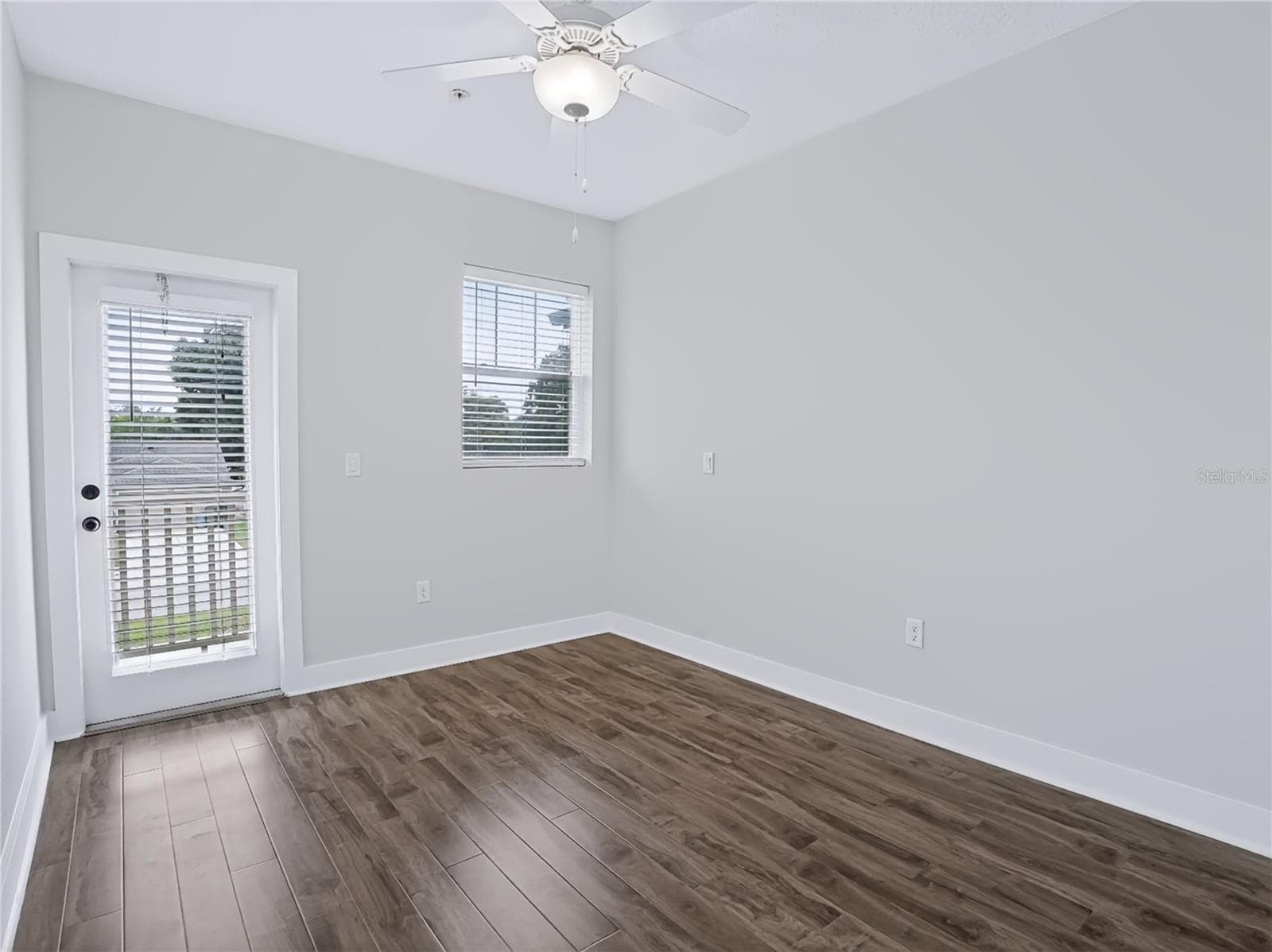 2233 KALEY AVENUE — photo 16 of 28