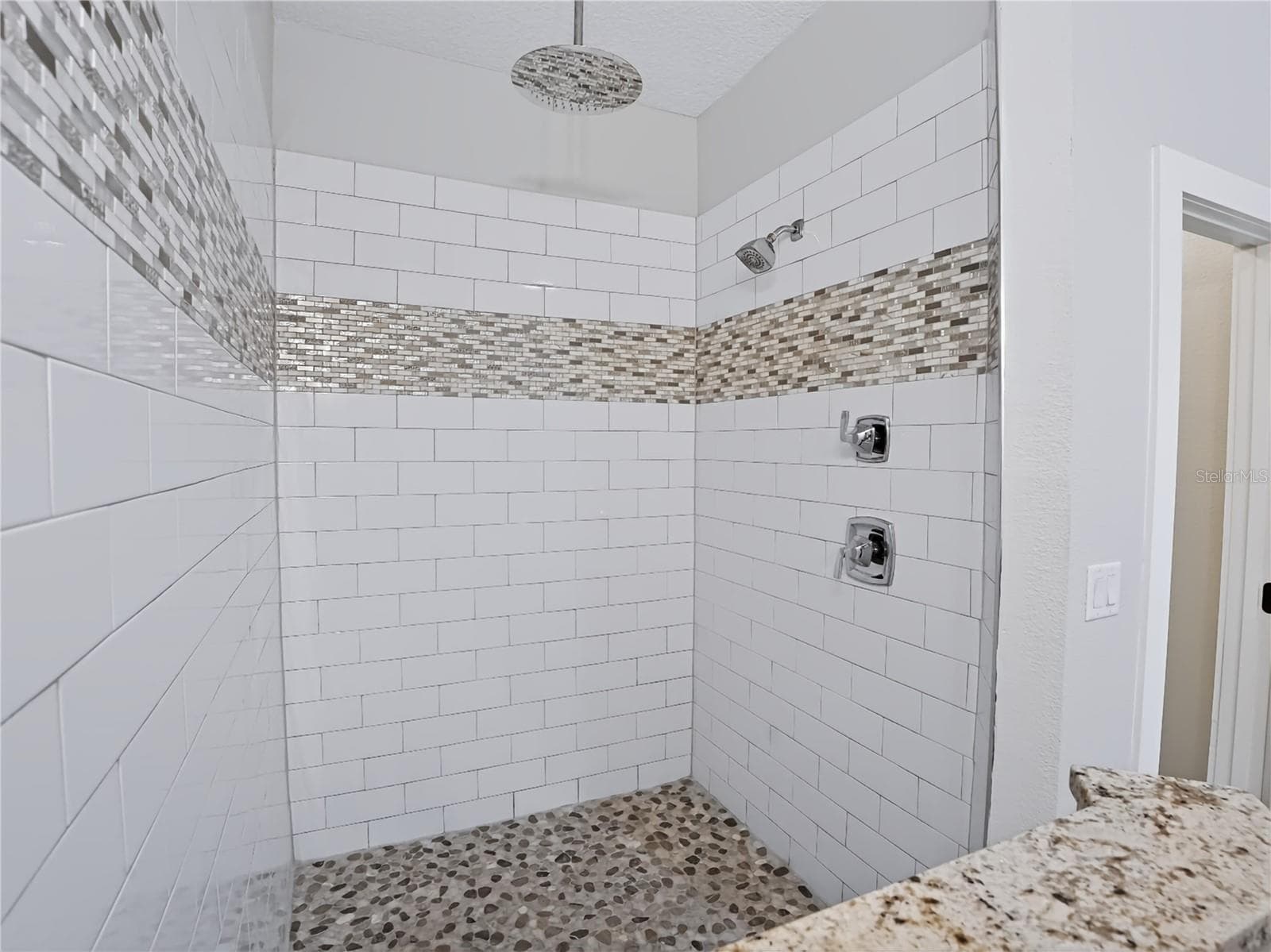 2233 KALEY AVENUE — photo 14 of 28