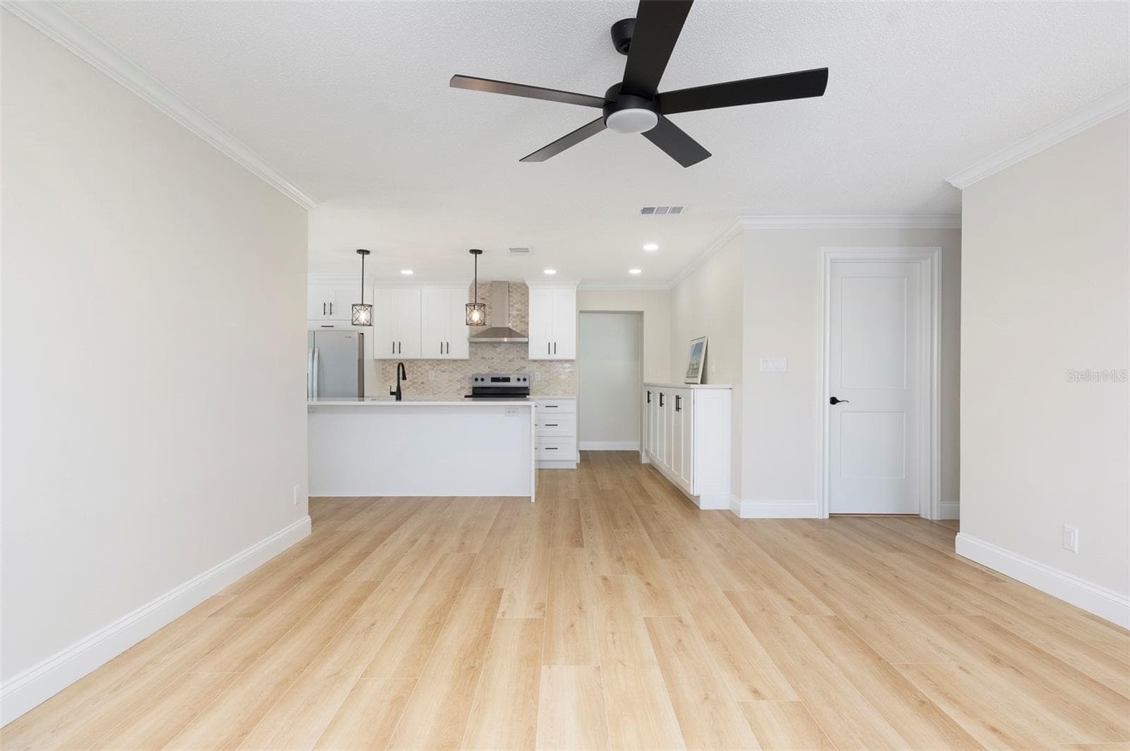 4034 MAINLANDS BOULEVARD — photo 6 of 44