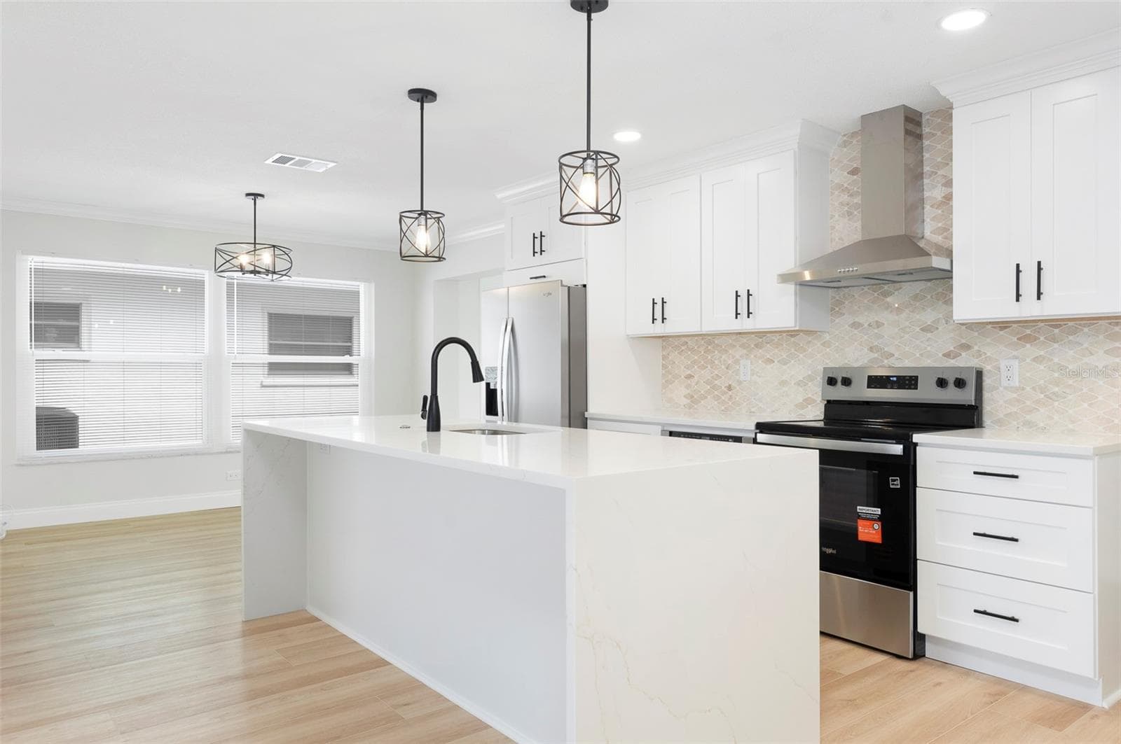 4034 MAINLANDS BOULEVARD — photo 8 of 44