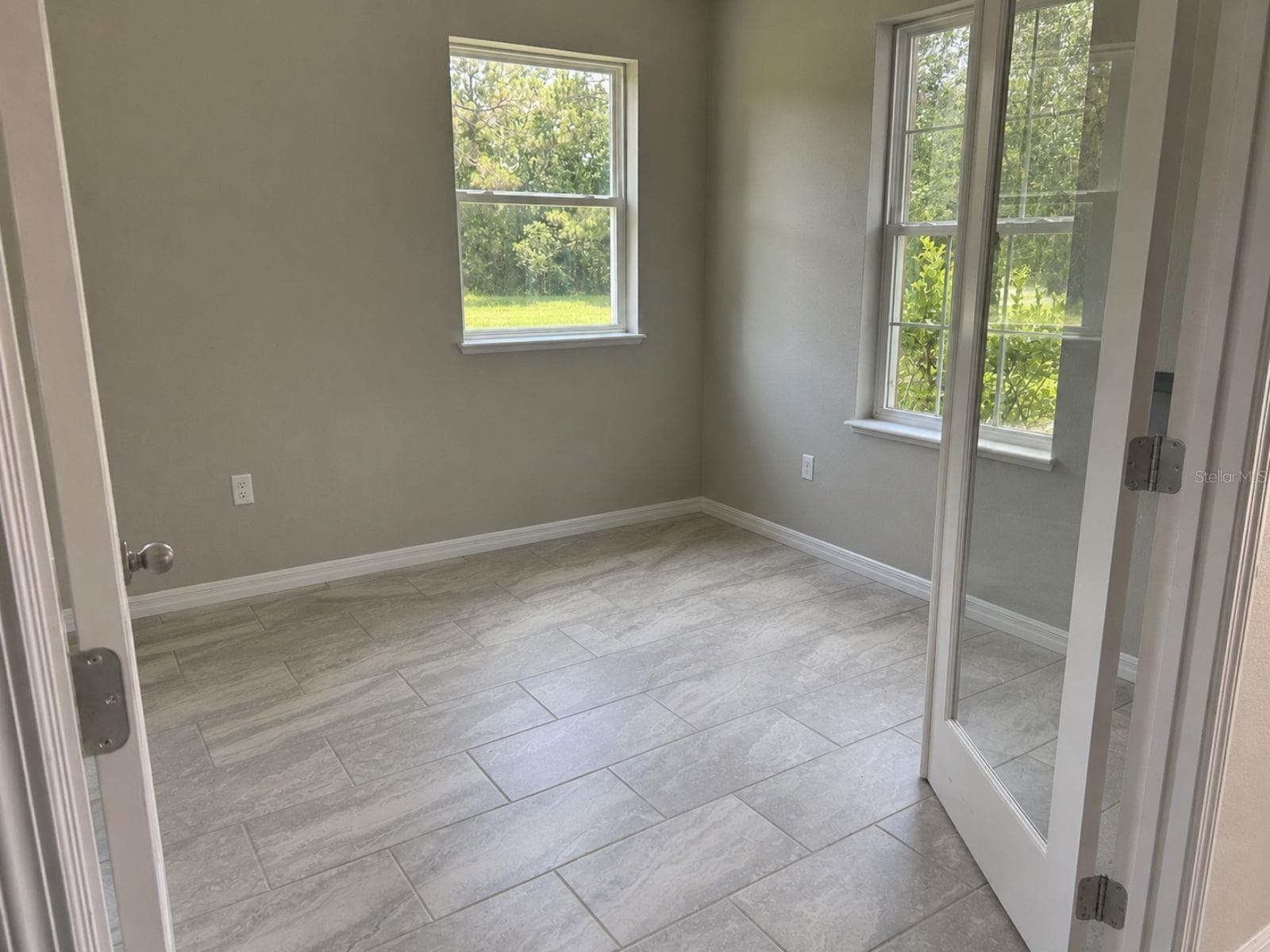 100 ALBANY DRIVE — photo 6 of 8