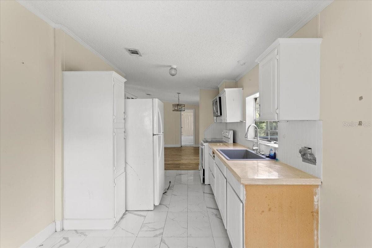 24027 183RD AVENUE — photo 15 of 28