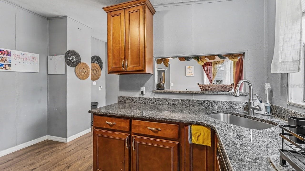 509 SHARON HILL COURT — photo 10 of 54