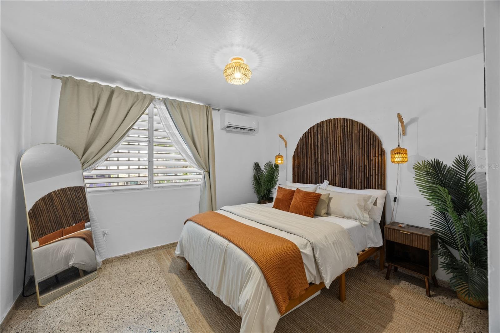 211 CALLE TAPIA — photo 11 of 36