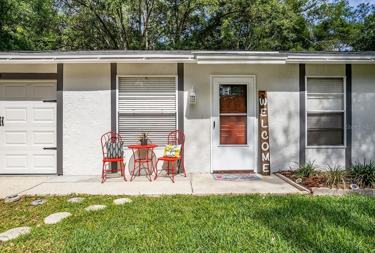 2640 MARTHA LANE — photo 1 of 12
