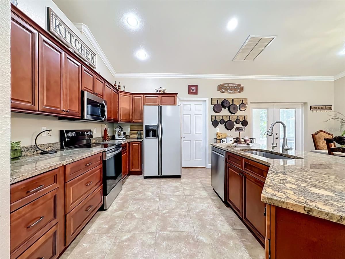 273 GRIFFIN ROAD — photo 11 of 48