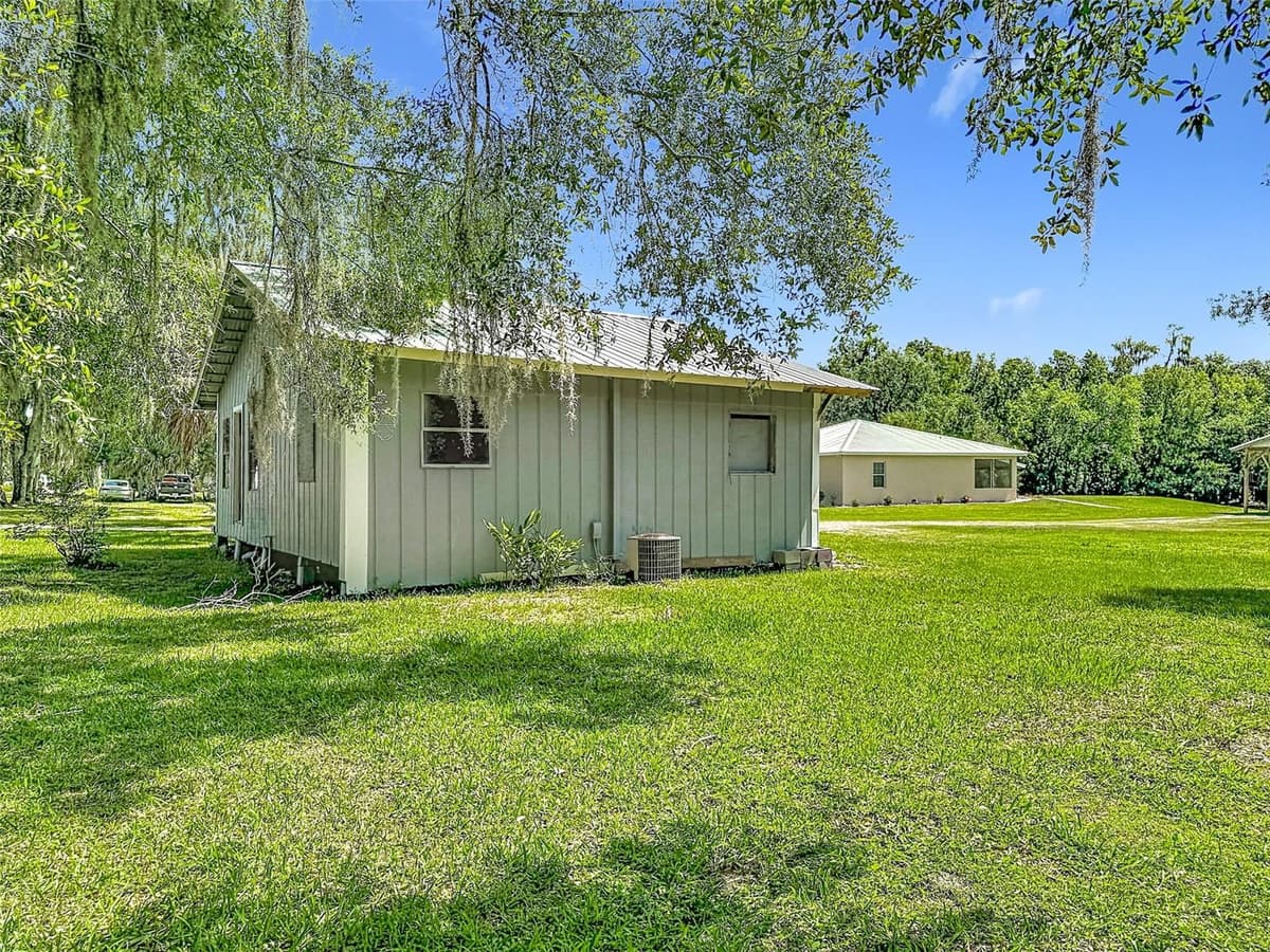 273 GRIFFIN ROAD — photo 33 of 48