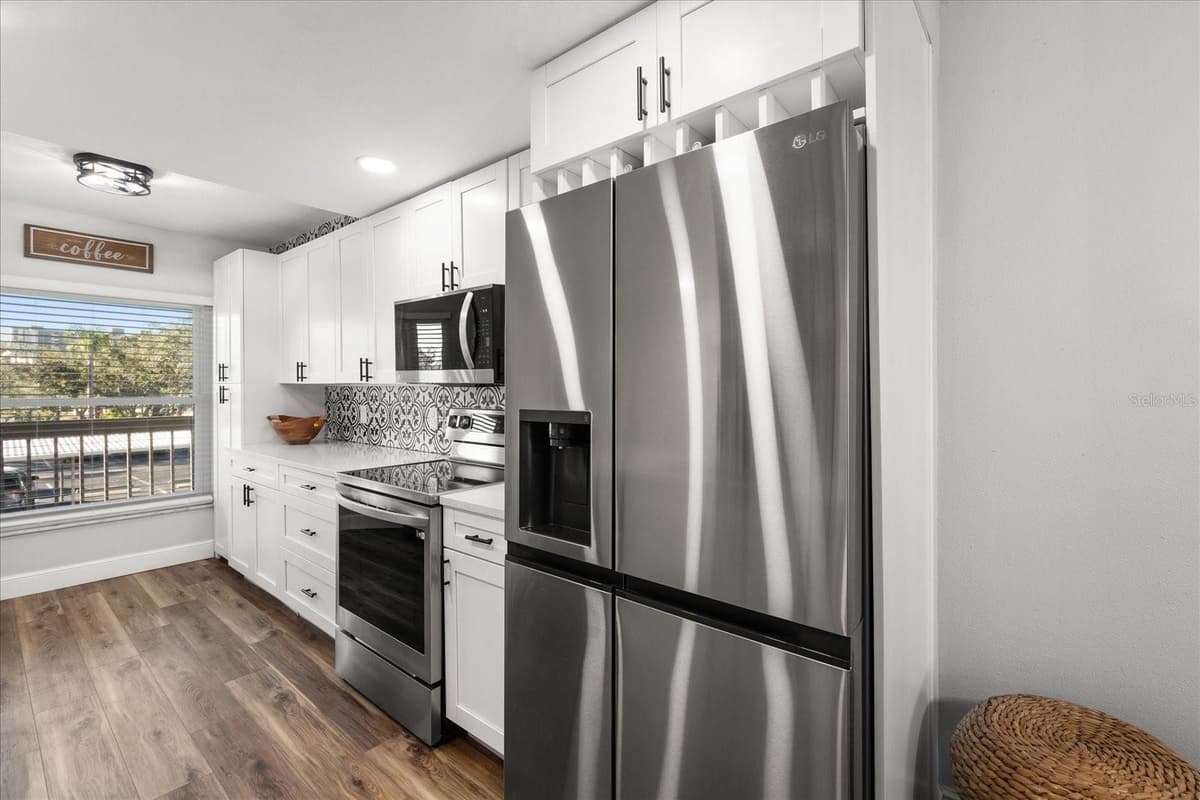 1324 PASADENA AVENUE — photo 14 of 36