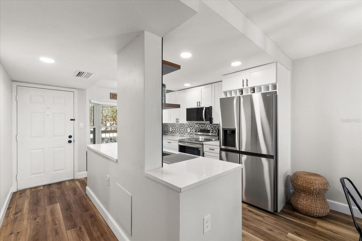 1324 PASADENA AVENUE — photo 8 of 36