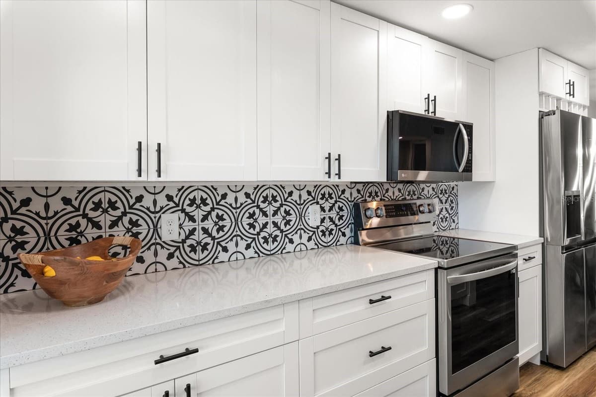 1324 PASADENA AVENUE — photo 12 of 36