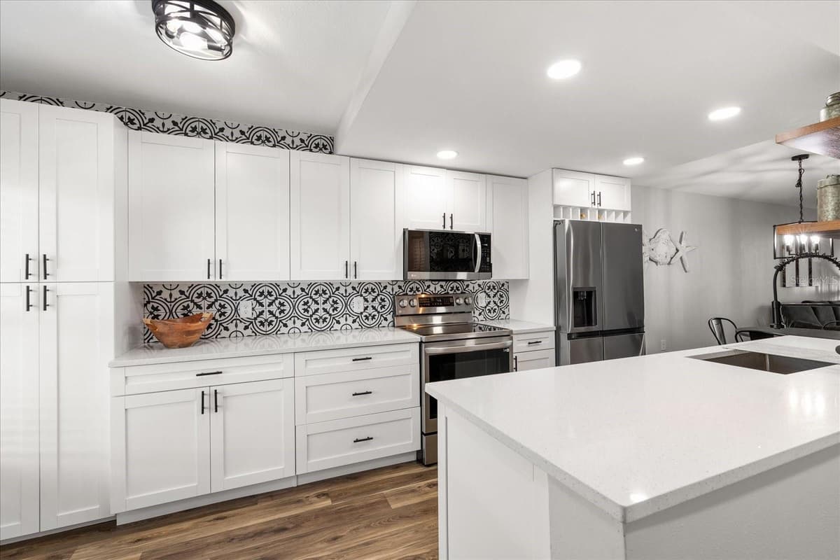 1324 PASADENA AVENUE — photo 7 of 36