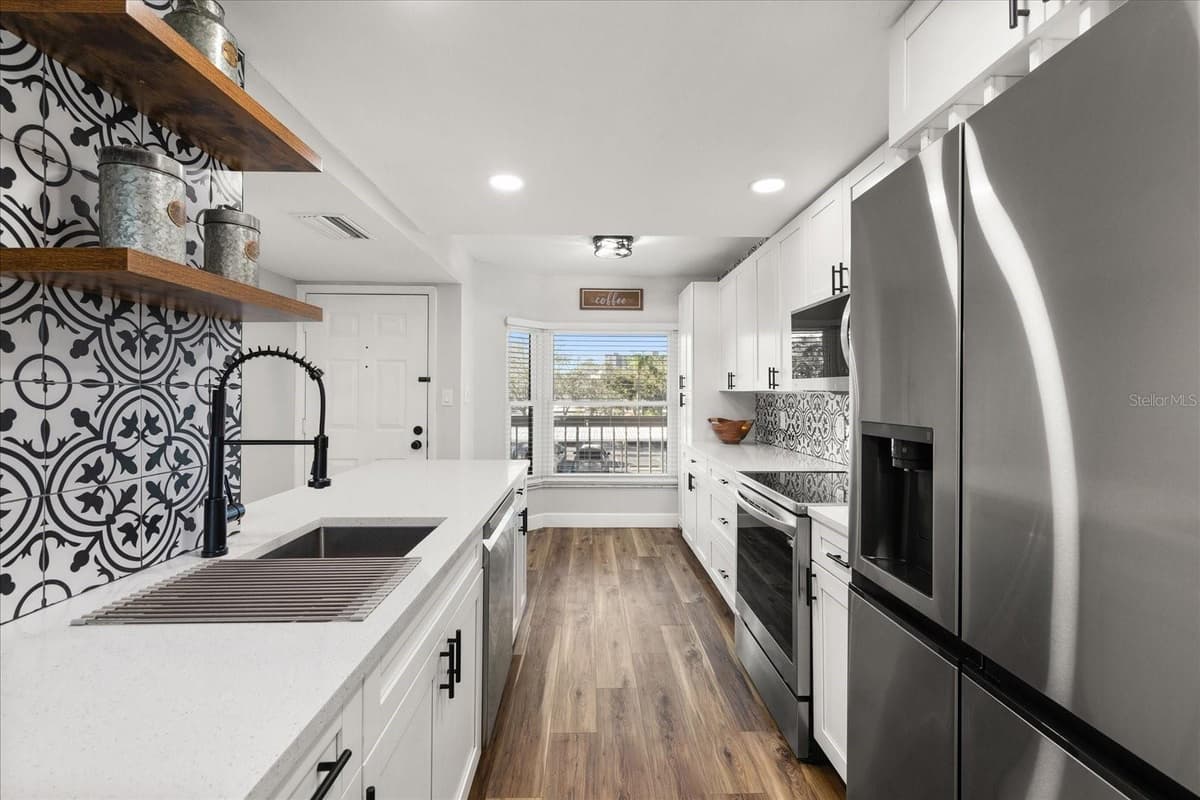 1324 PASADENA AVENUE — photo 13 of 36
