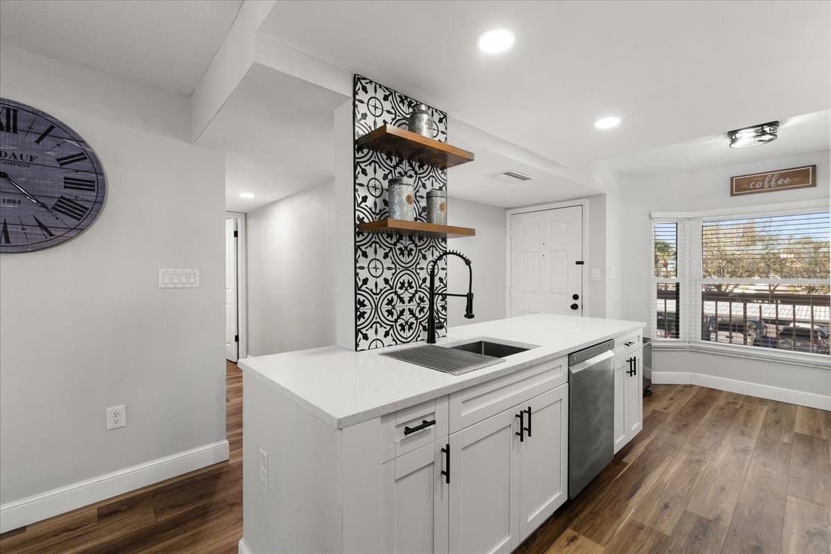1324 PASADENA AVENUE — photo 11 of 36