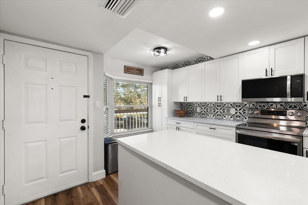 1324 PASADENA AVENUE — photo 5 of 36