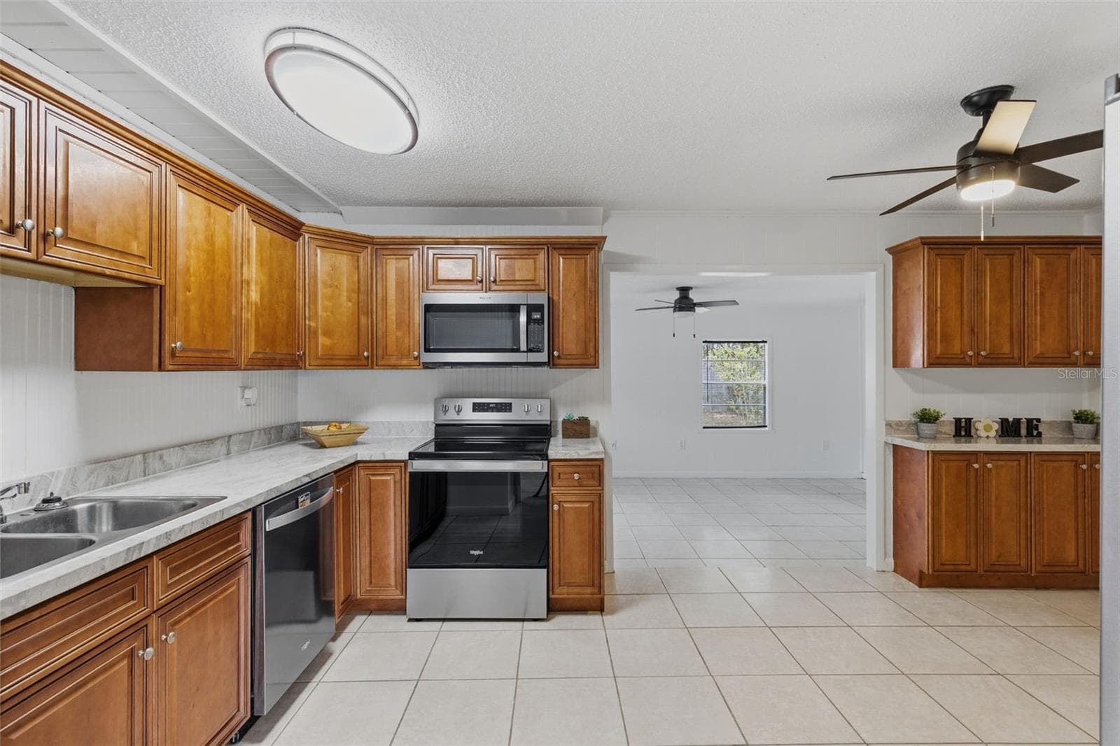 208 AVALONE DRIVE — photo 7 of 31