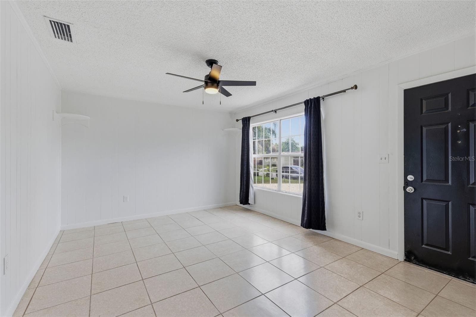 208 AVALONE DRIVE — photo 4 of 31