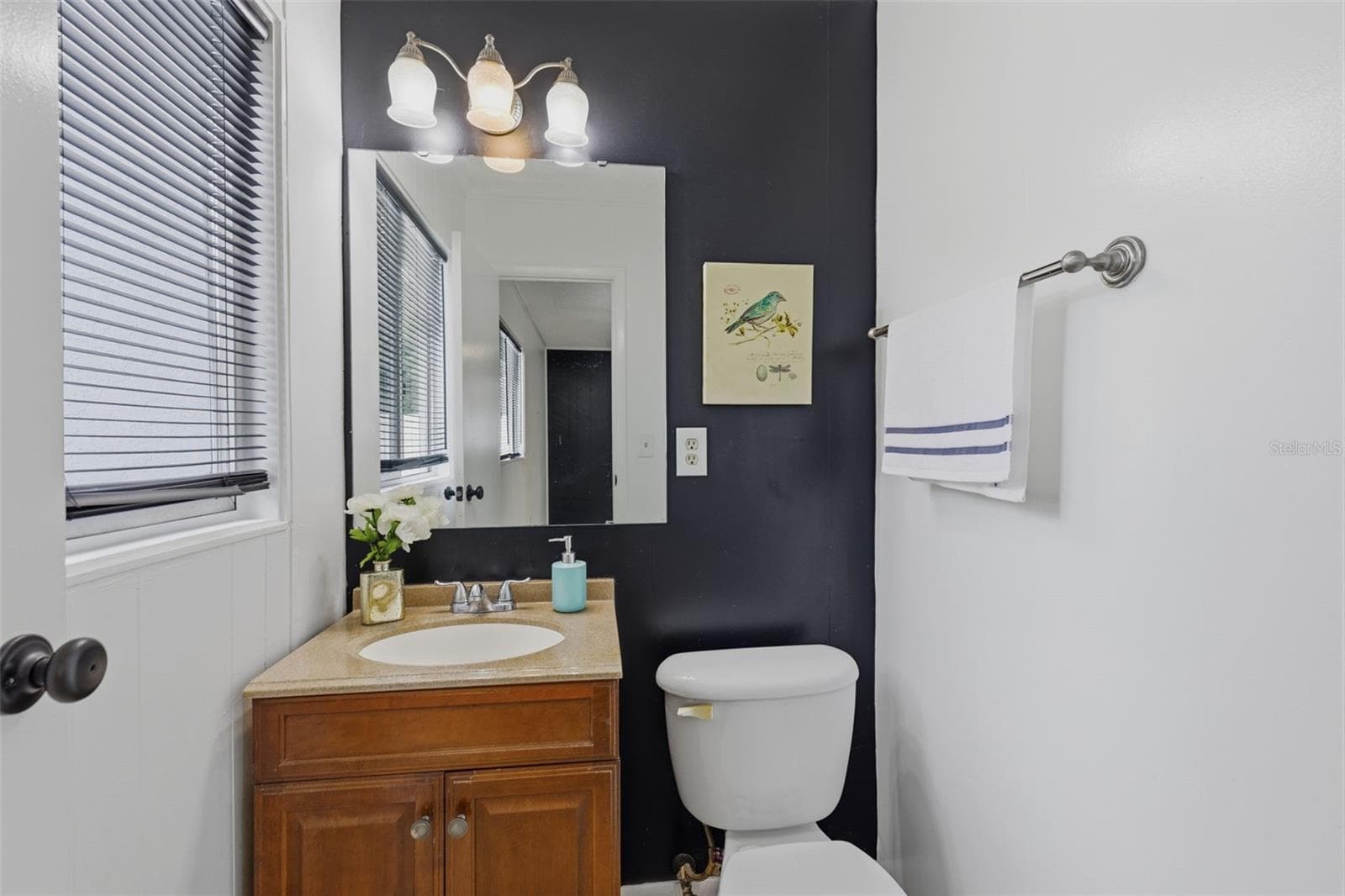 208 AVALONE DRIVE — photo 16 of 31