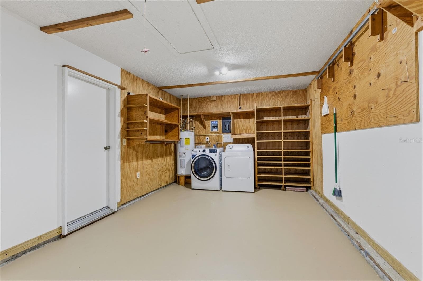 208 AVALONE DRIVE — photo 20 of 31