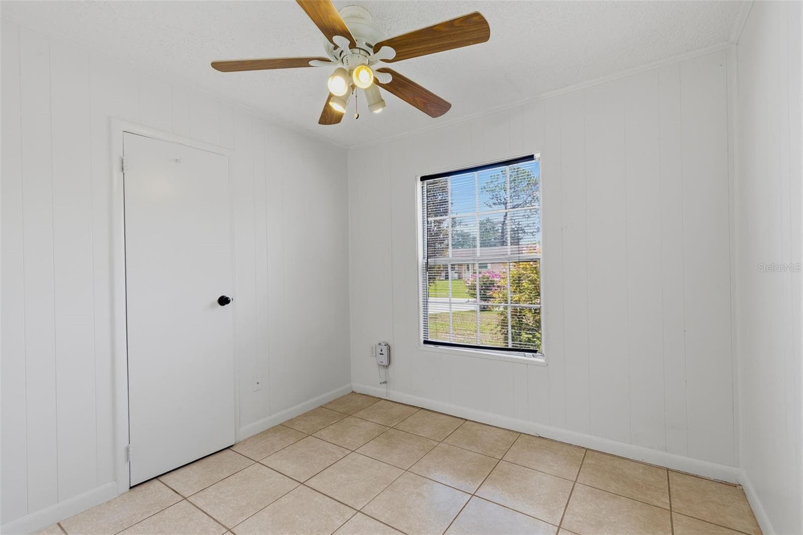 208 AVALONE DRIVE — photo 18 of 31