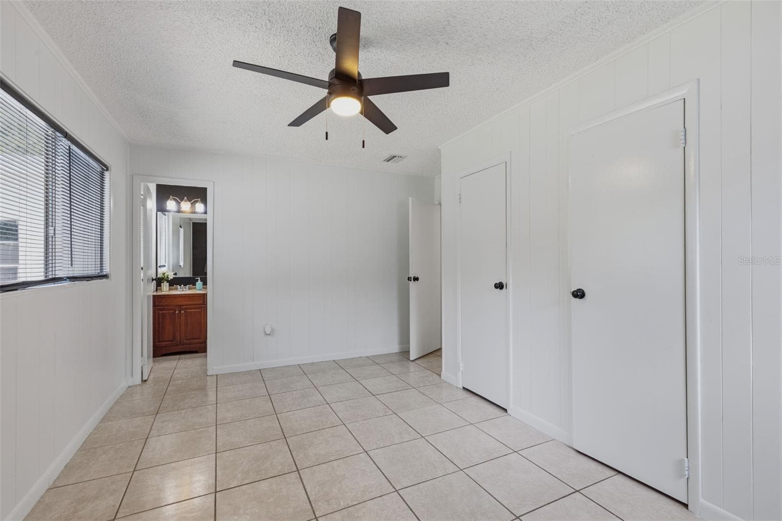 208 AVALONE DRIVE — photo 15 of 31